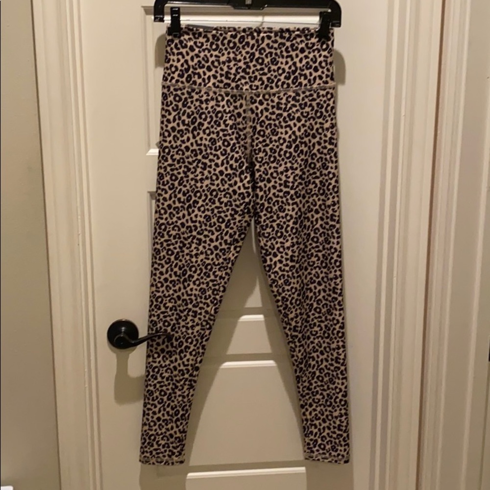 These are leopard print high rise leggings XS ❤️